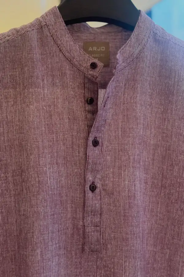 Minimal Maroon Lines Katua