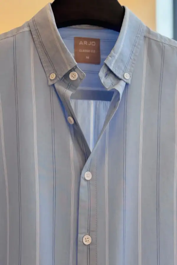 Light Blue Vertical Stripe Button-Down Shirt – Classic Fit