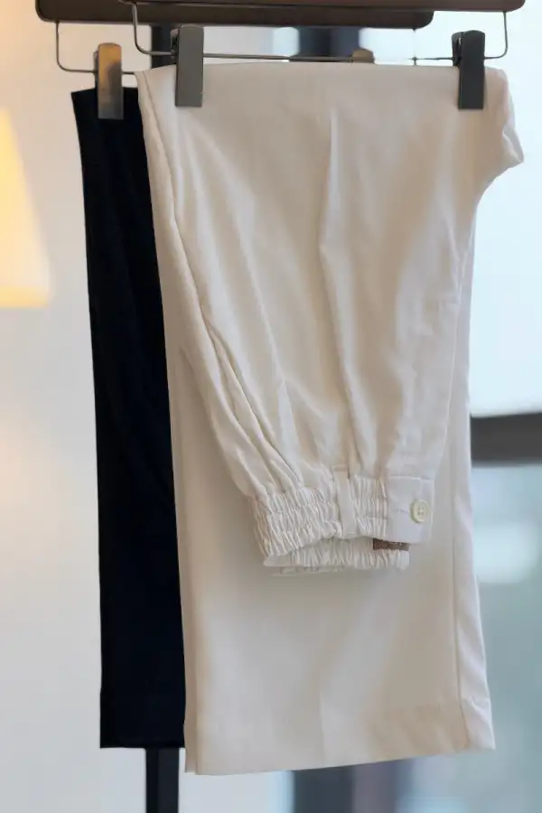 Relaxed Wide-Leg White Pant