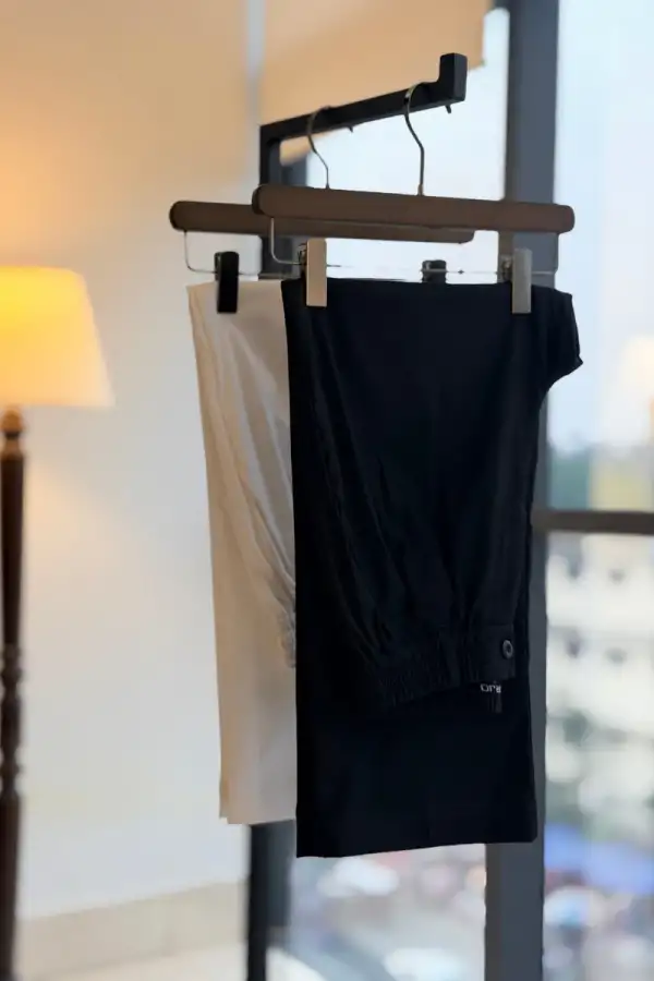 Relaxed Wide-Leg Black Pant