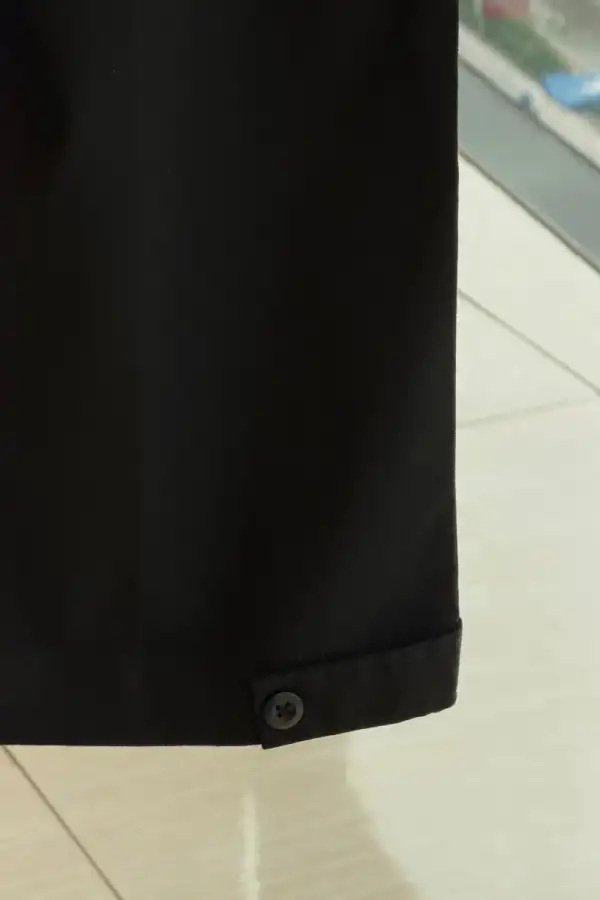 Relaxed Wide-Leg Black Pant